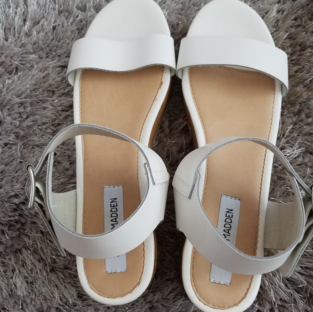 Sandals - Picture 3 of 3